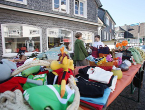 Schnäppchenmarkt im Weltladen